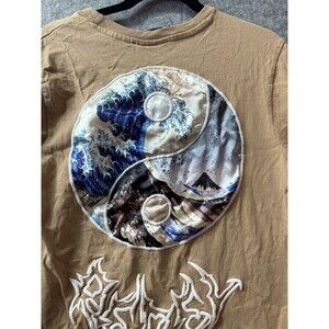 Rebel Vengeance Great Wave Yin Yang T-Shirt Men’s M Tan Embroidered